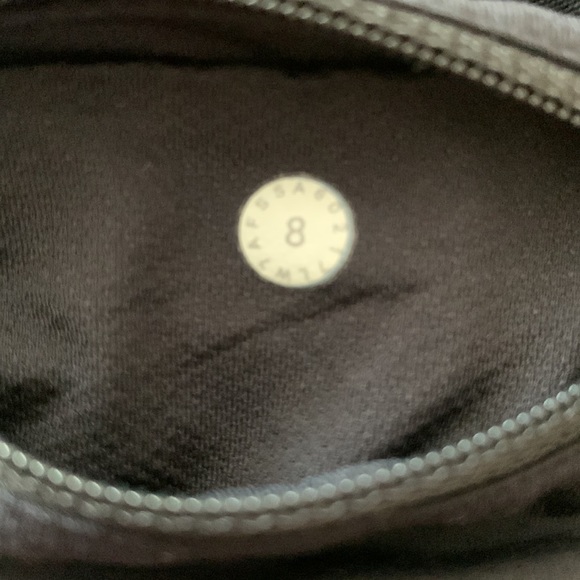 lululemon speed up low rise shorts 2.5” - Picture 4 of 4